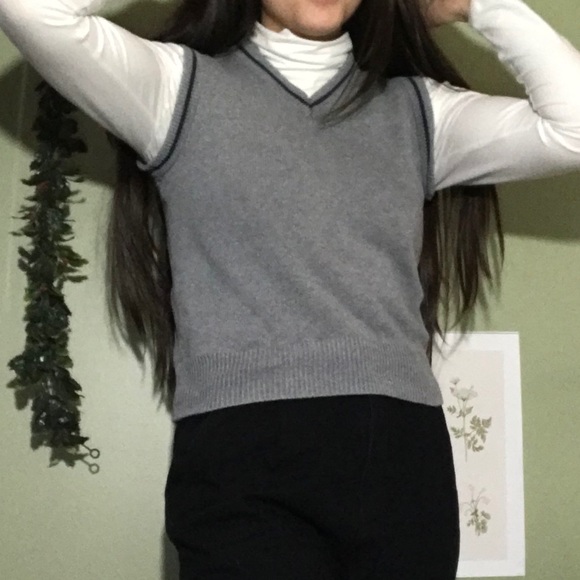 Grey H&M Sweater Vest - Picture 2 of 2
